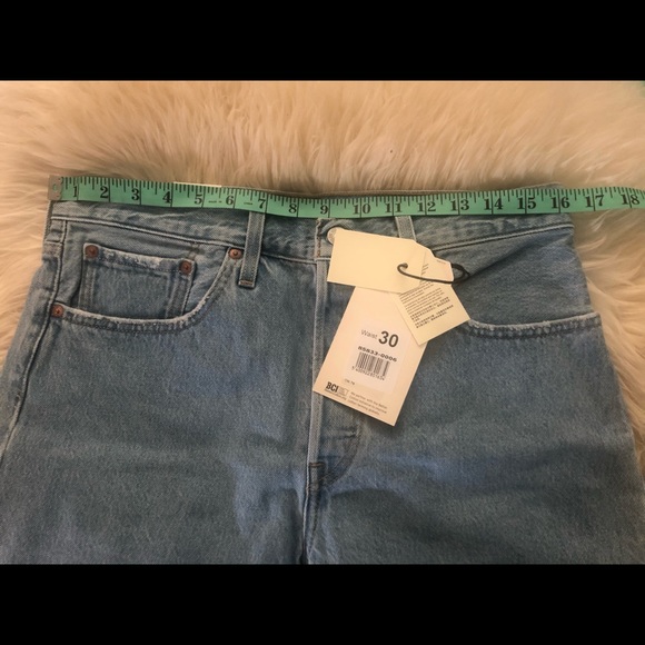 NWT Levis Mid Thigh Shorts- Luxor Capital - Picture 14 of 14